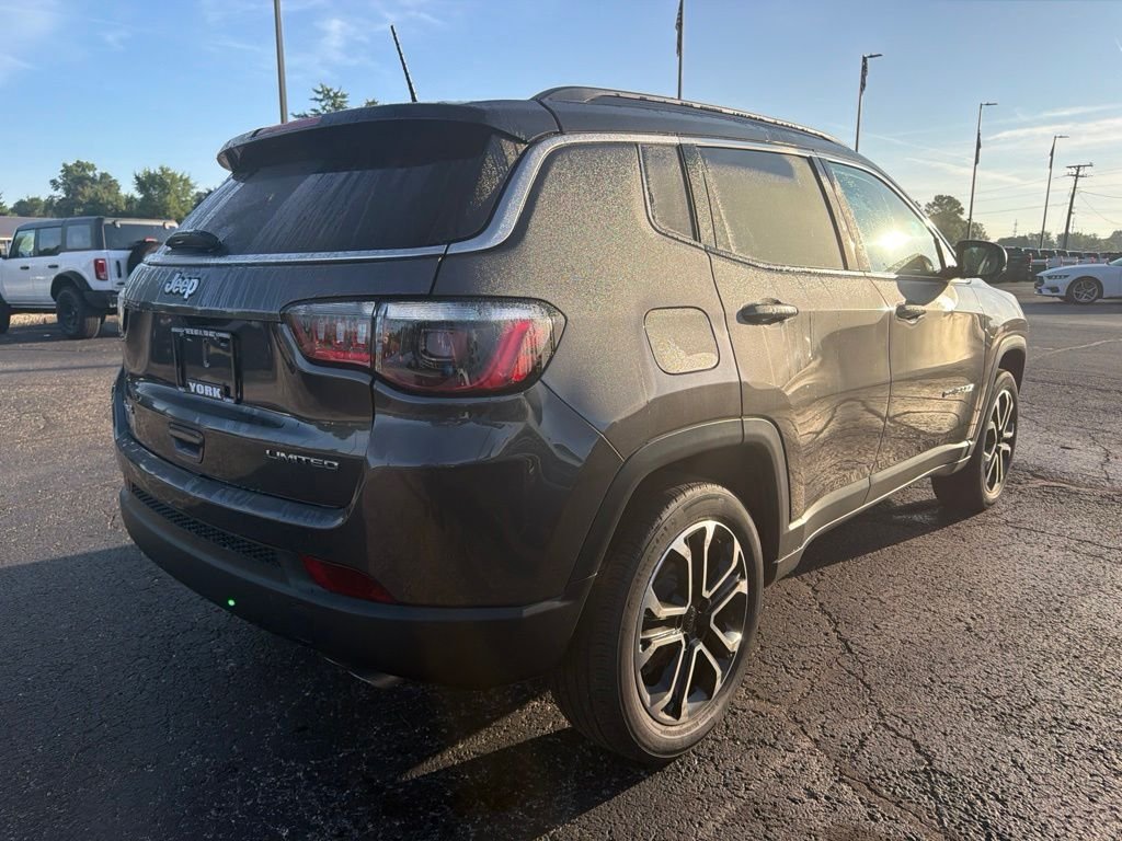 Used 2022 Gray Jeep Limited image 9