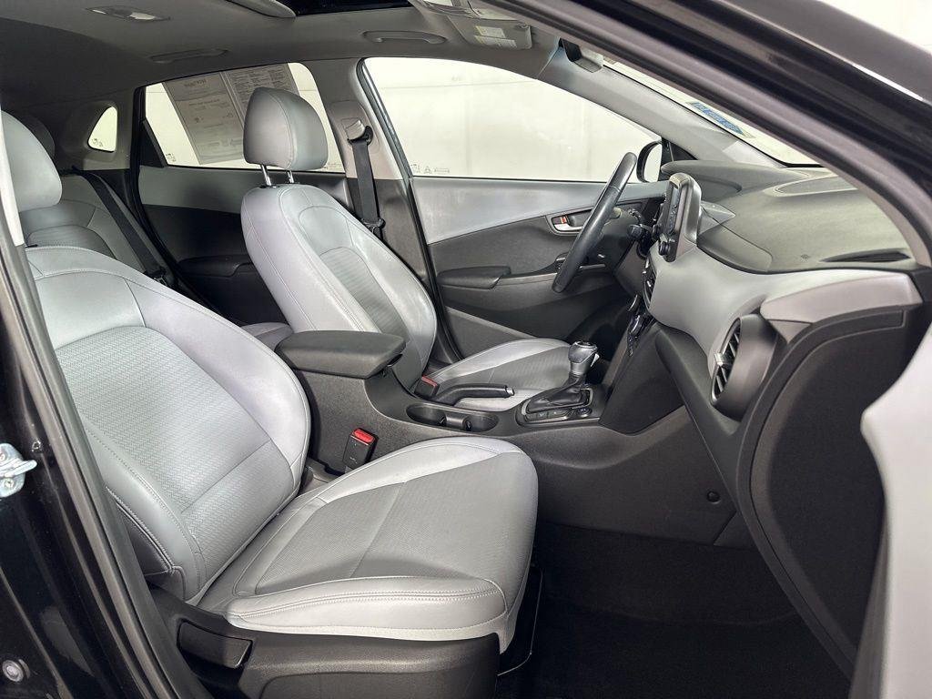 Used 2020 Ultra Black Hyundai Limited image 15