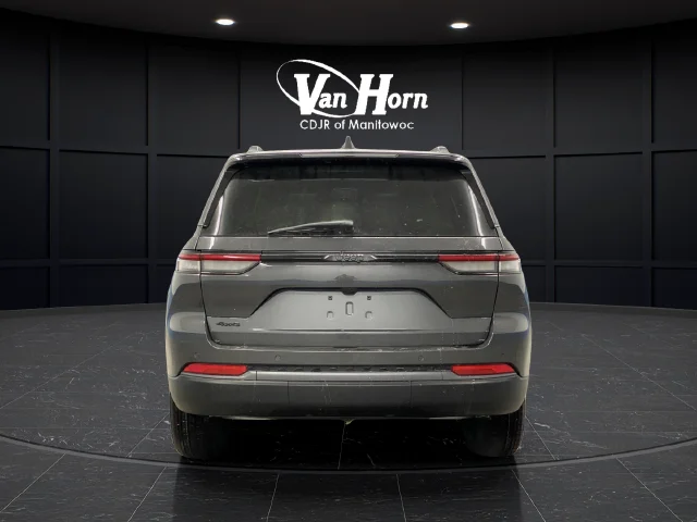 New 2026 Baltic Gray Metallic Clear-Coat Exterior Paint Jeep Altitude image 14