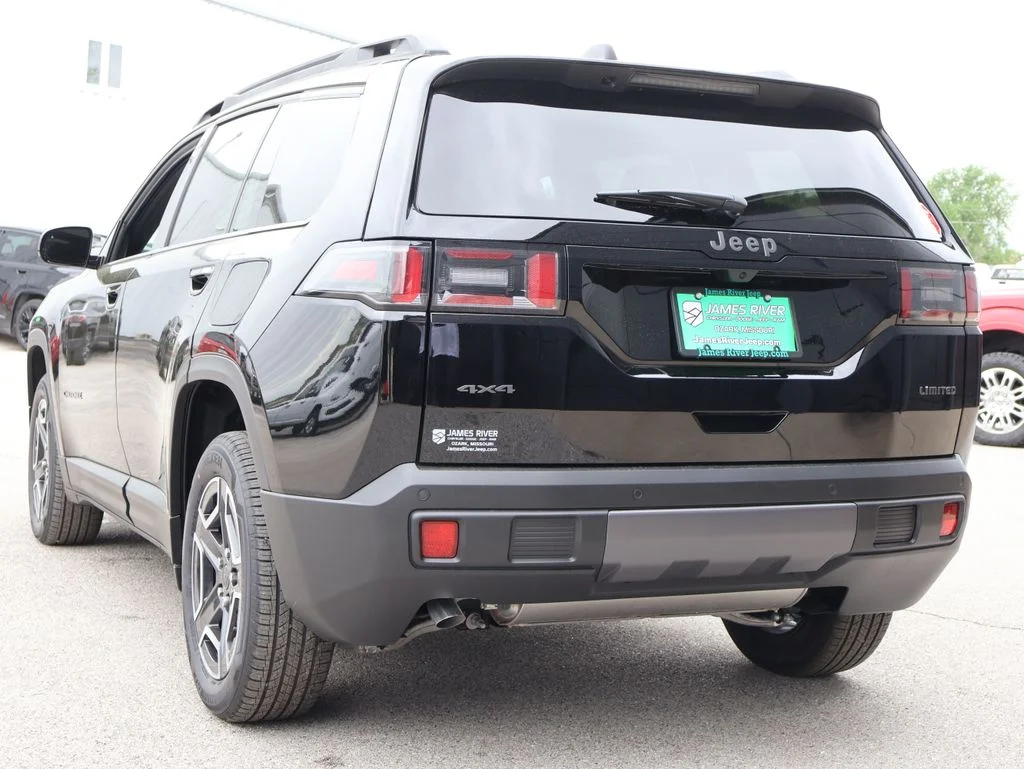 New 2026 Diamond Black Crystal Pearl-Coat Exterior Paint Jeep Limited image 3