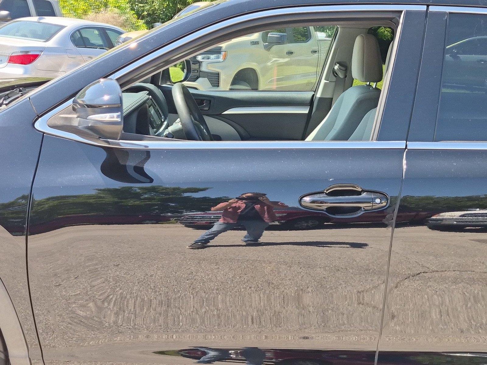 Used 2017 Midnight Black Metallic Toyota LE image 15