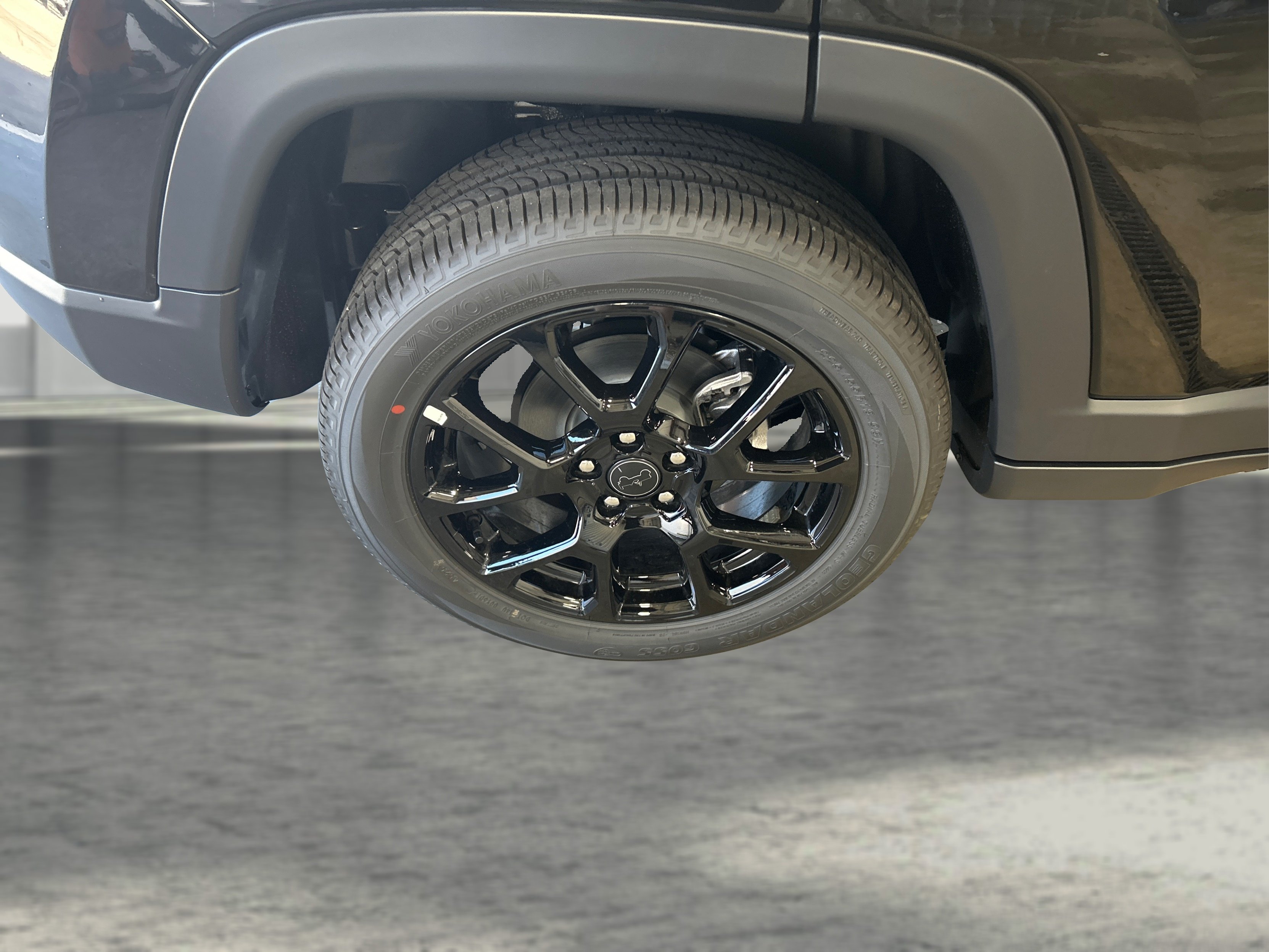 New 2026 Diamond Black Crystal Pearlcoat Jeep Latitude image 21