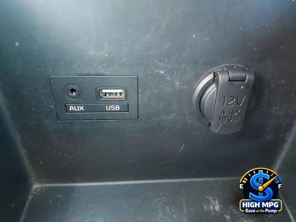 Used 2017 White Kia LX image 33