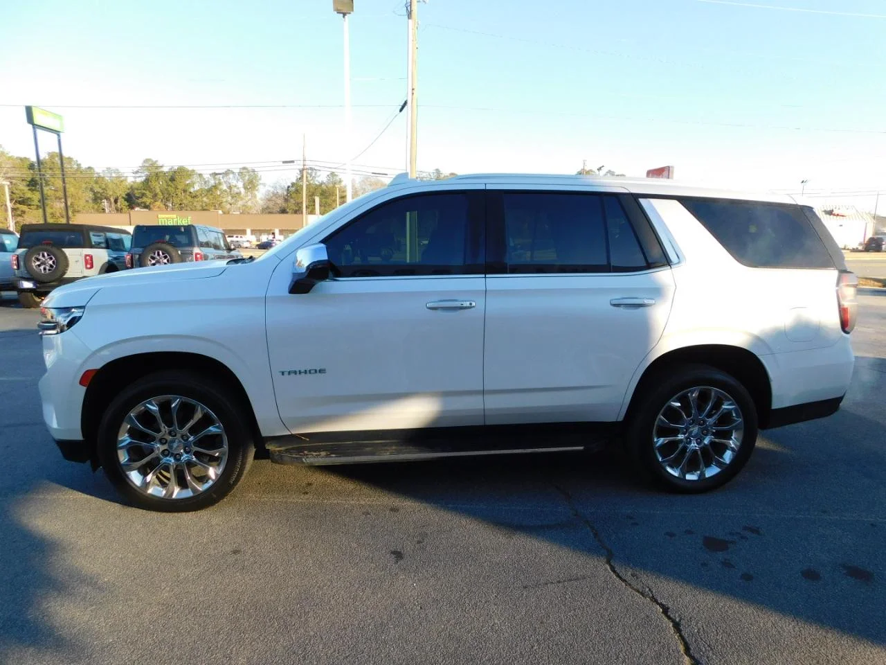 Used 2023 Iridescent Pearl Tricoat Chevrolet 2WD 4DR PREMIER image 5