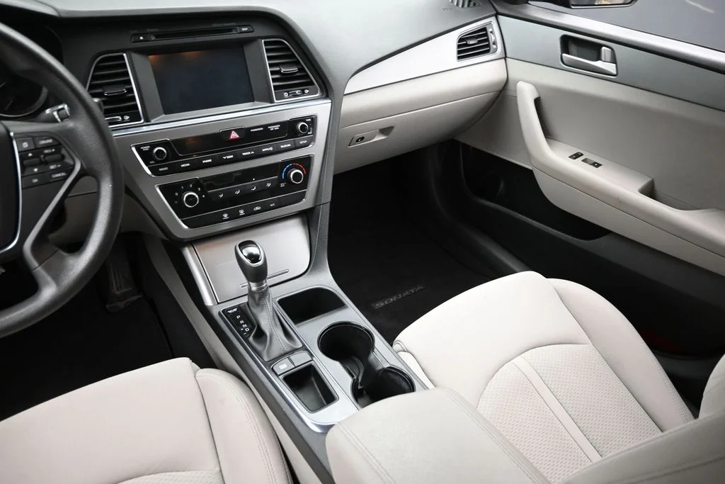 Used 2017 Black Hyundai SE image 15