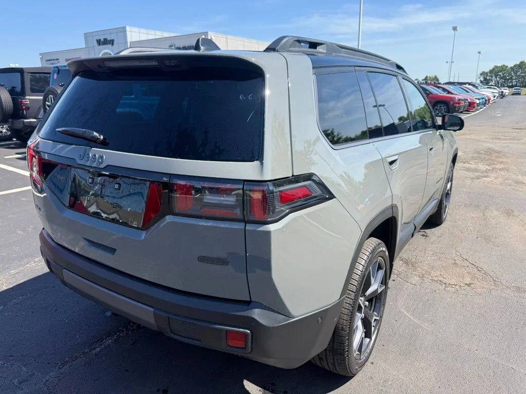 New 2026 Sting-Gray Clear-Coat Exterior Paint Jeep Overland image 3