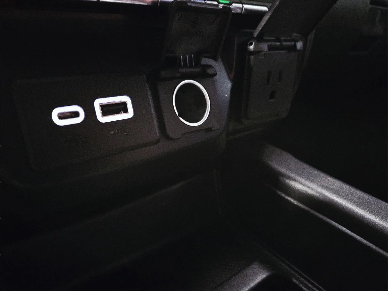 Used 2021 Summit White GMC Elevation image 40