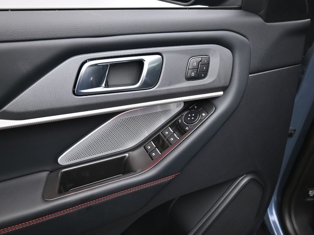 2025 Ford Explorer ST - Photo 12