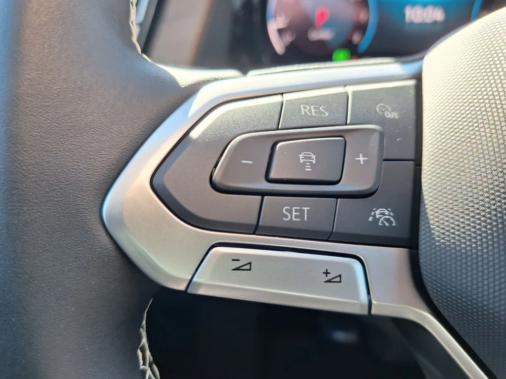 New 2026 White Volkswagen 2.0T SE w/Technology image 13