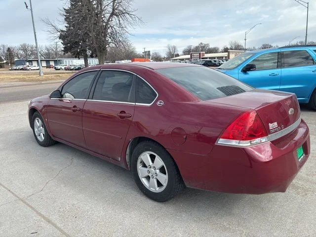 Used 2006 Red Chevrolet LT image 7