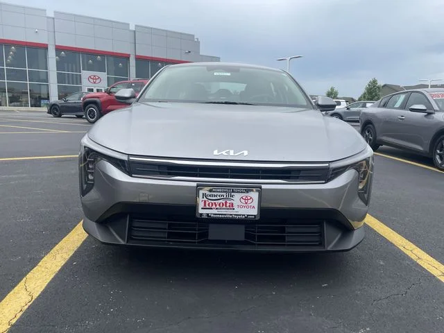 2025 Kia K4 LXS - Photo 11