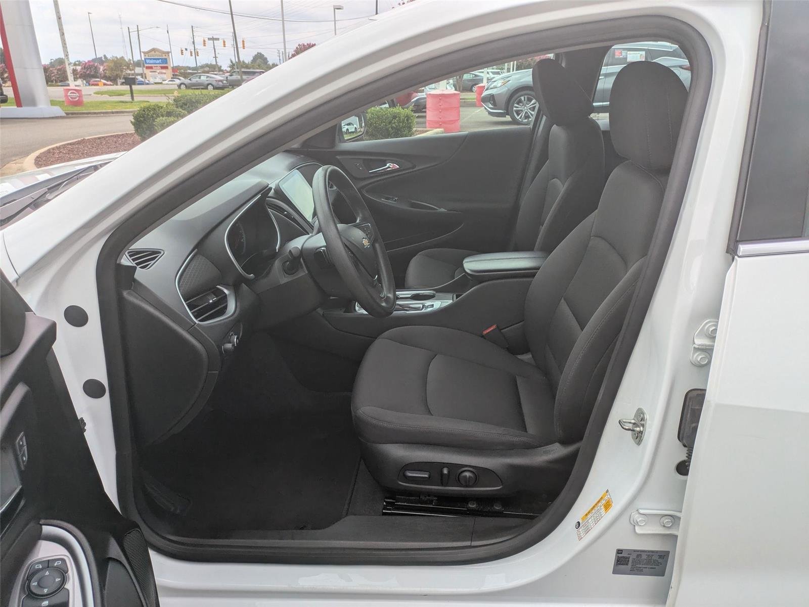 Used 2024 Summit White Chevrolet LT image 14
