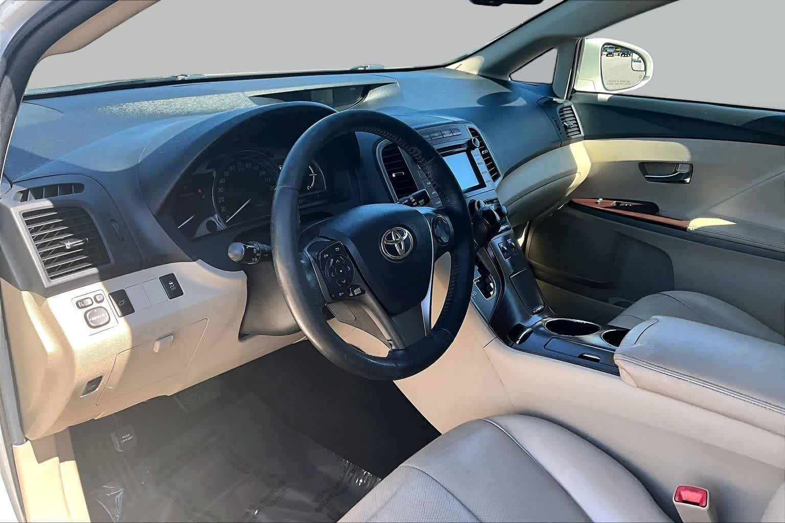 Used 2015 Blizzard Pearl Toyota XLE image 17