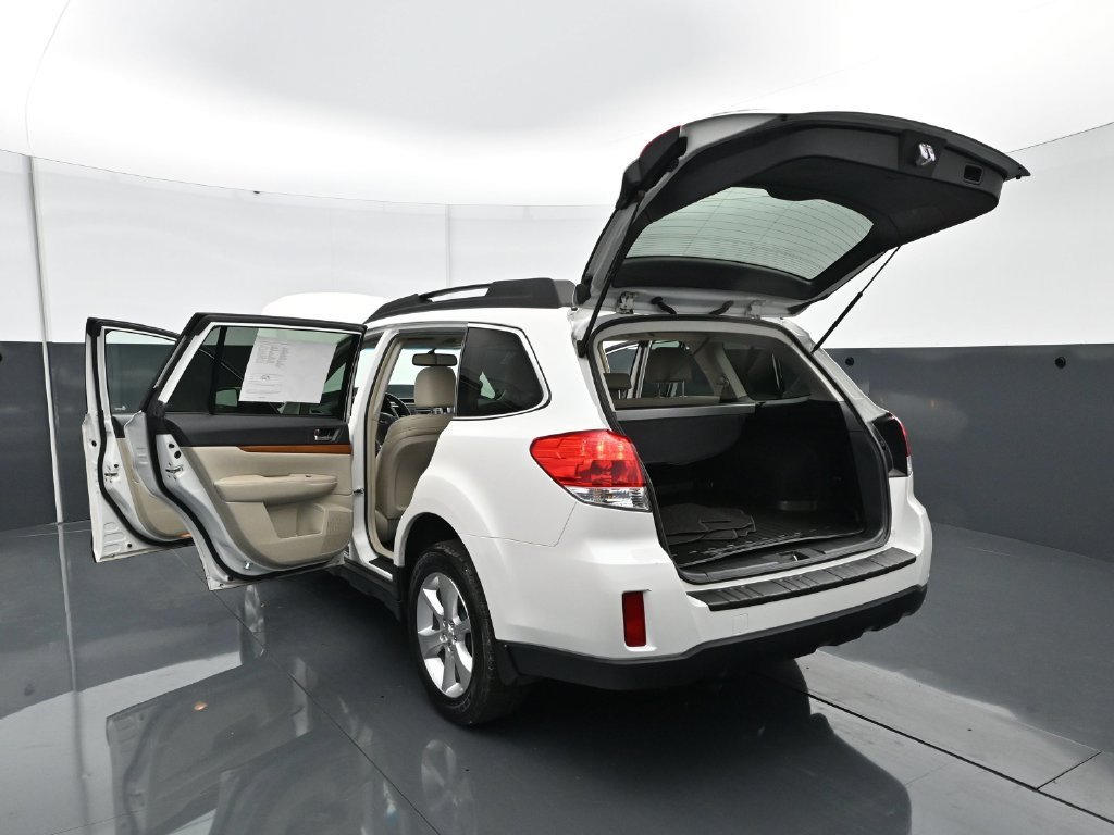 Used 2013 Satin White Pearl Subaru 2.5i image 40