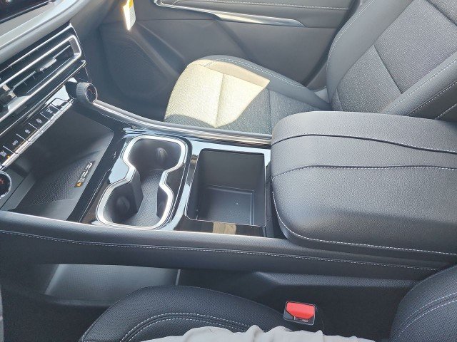 2026 Chevrolet Traverse LT - Photo 21