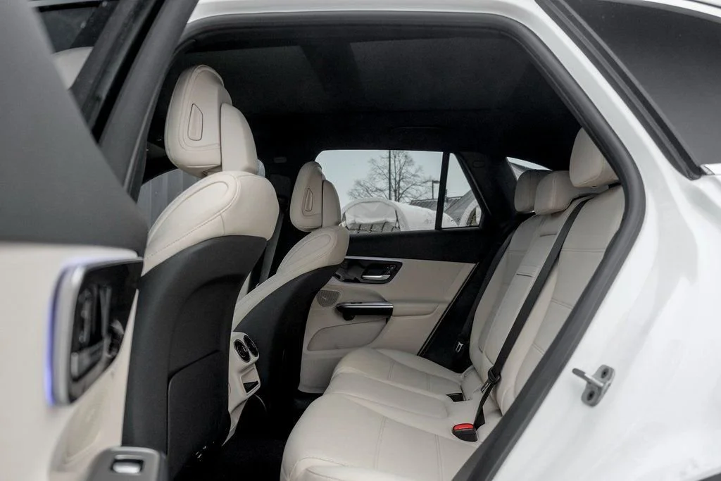 New 2026 Polar White Mercedes-Benz GLC 300 image 48