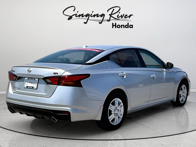 2024 Nissan Altima SR - Photo 6