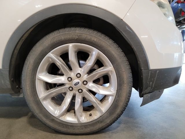 Used 2012 White Platinum Clearcoat Metallic Ford XLT image 16
