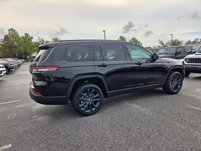 New 2026 Diamond Black Crystal Pearl-Coat Exterior Paint Jeep 85th Anniversary Edition image 13