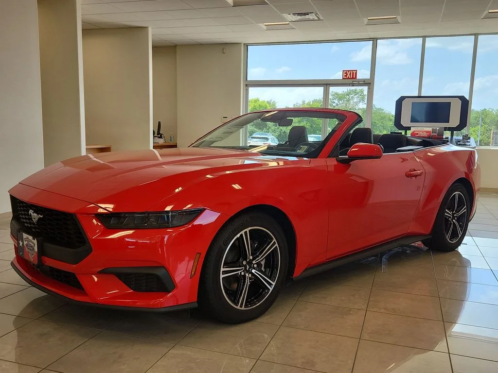 2025 Ford Mustang EcoBoost Convertible's photo
