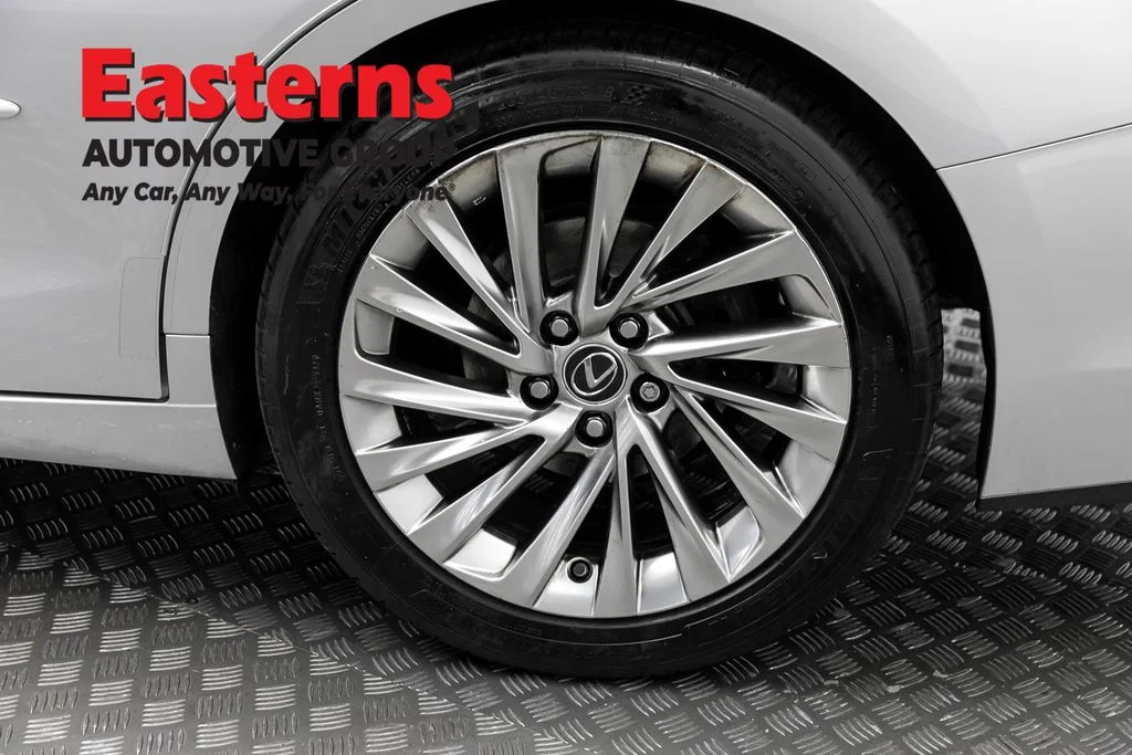 Used 2019 Silver Lexus 350 Ultra Luxury image 35