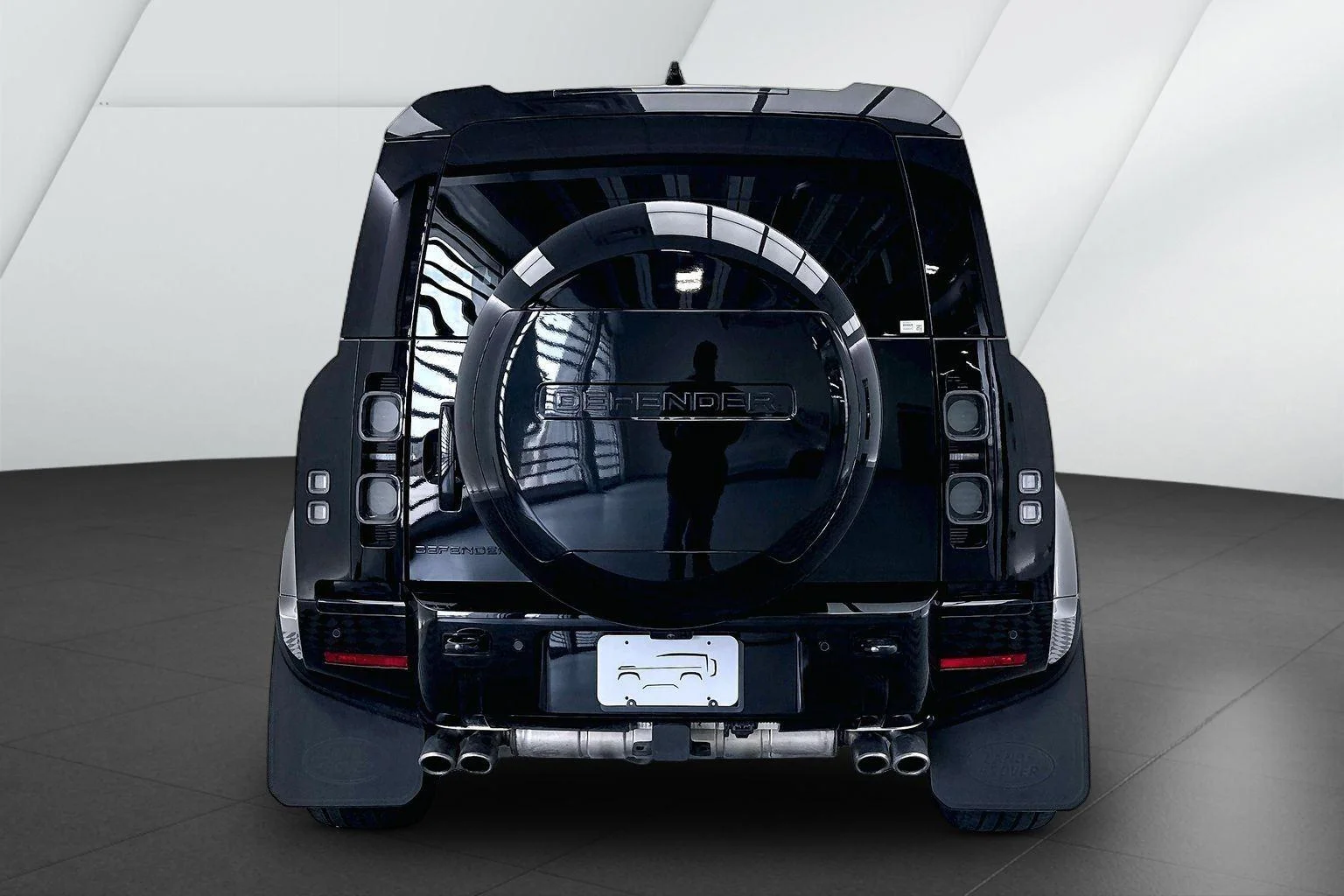 Used 2024 Santorini Black Metallic Land Rover V8 image 7