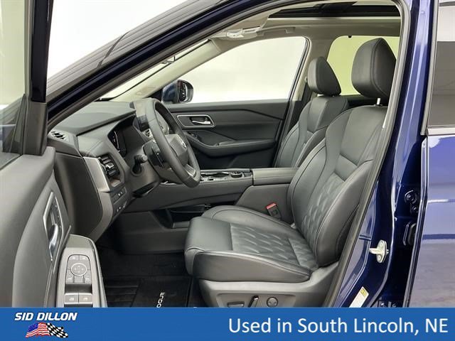 Used 2026 Deep Ocean Blue Pearl Nissan Platinum image 18