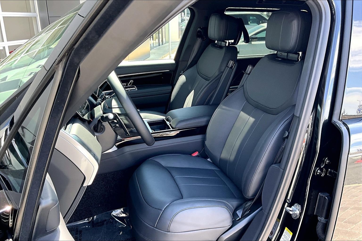 New 2026 Santorini Black Land Rover SE image 9