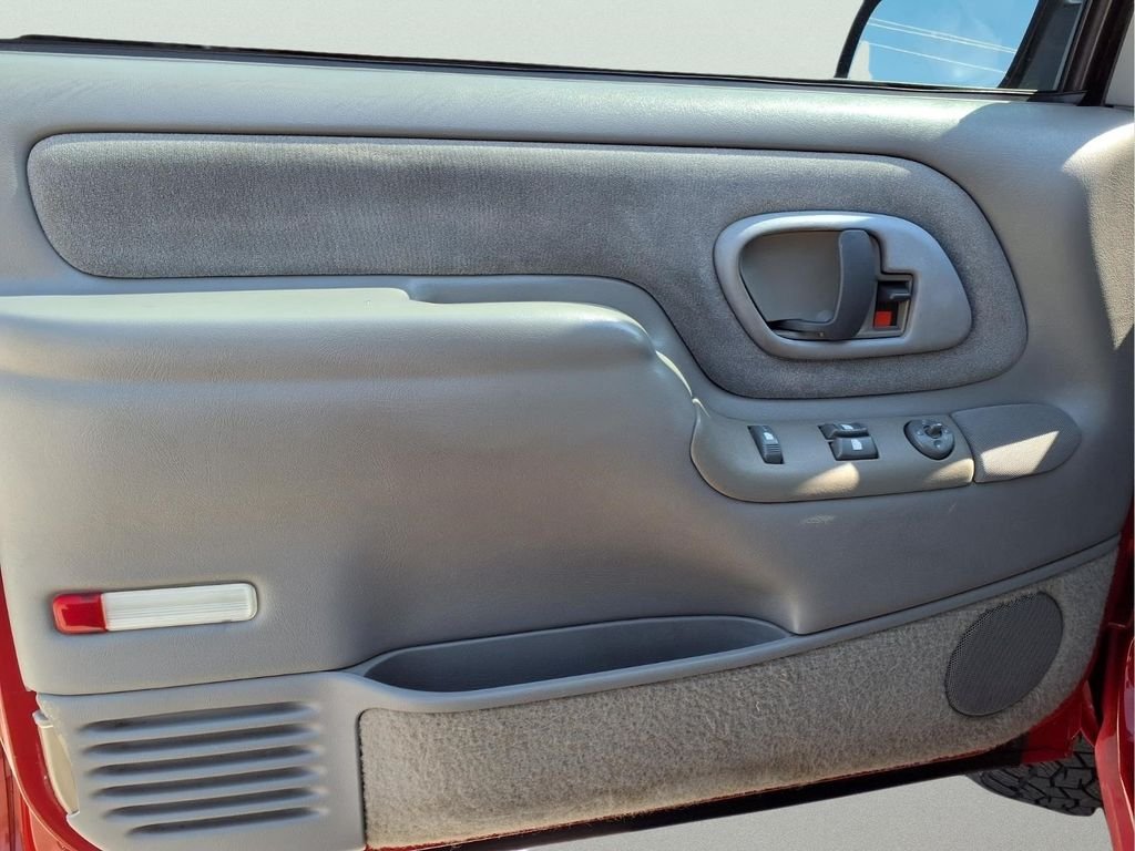 Used 1997 Victory Red Chevrolet  image 16