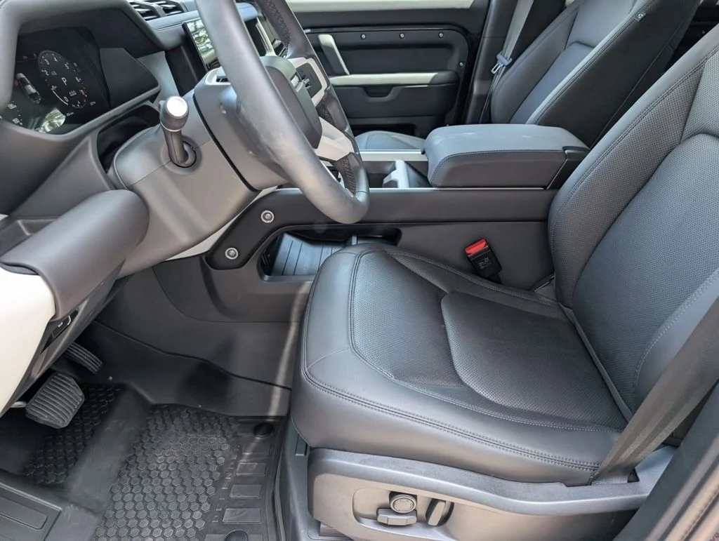 Used 2025 Black Land Rover S image 23