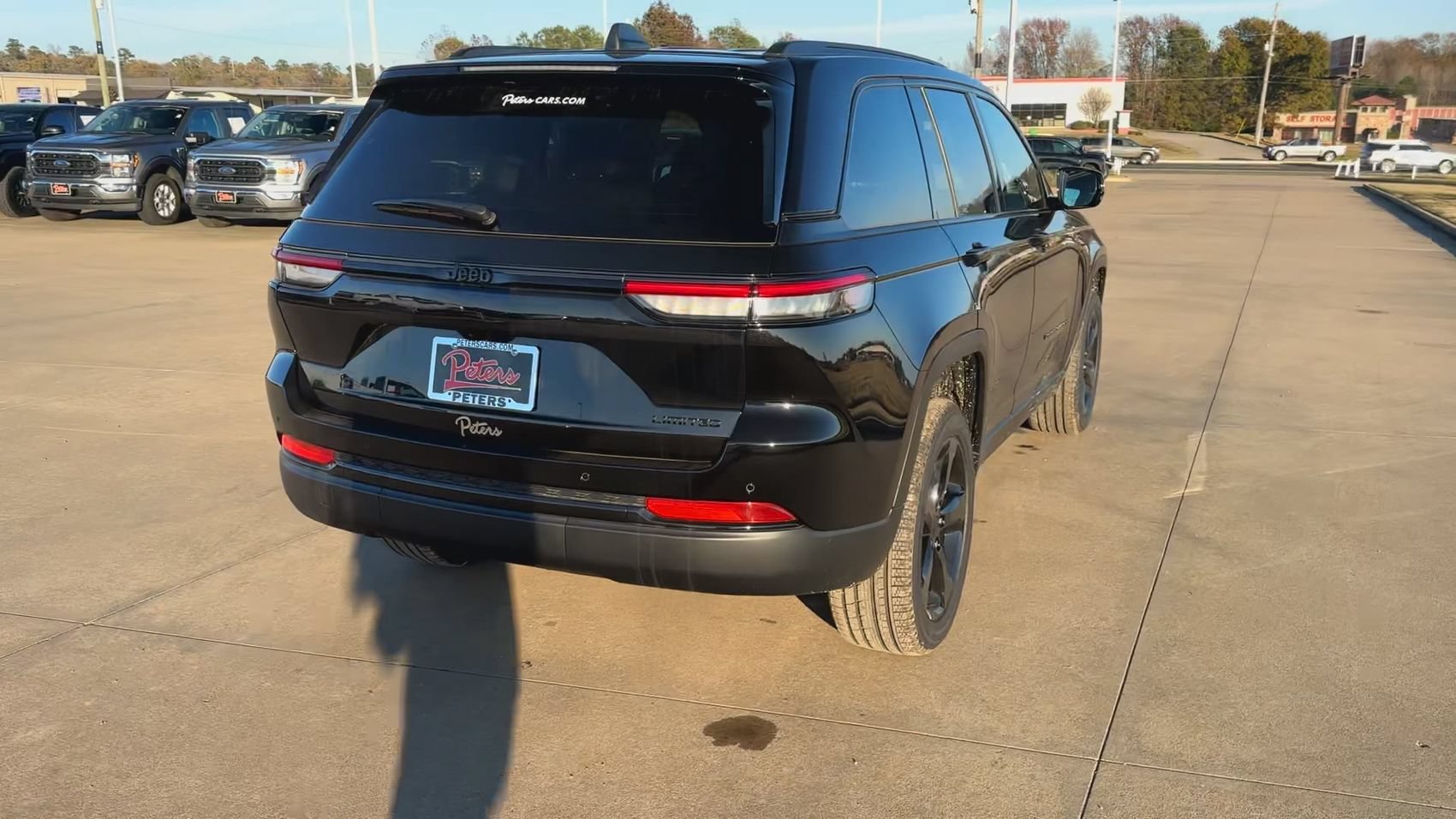 New 2025 Diamond Black Crystal Pearlcoat Jeep Limited image 8