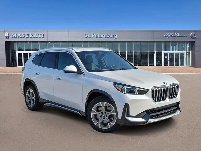 Used 2025  BMW xDrive28i image 1