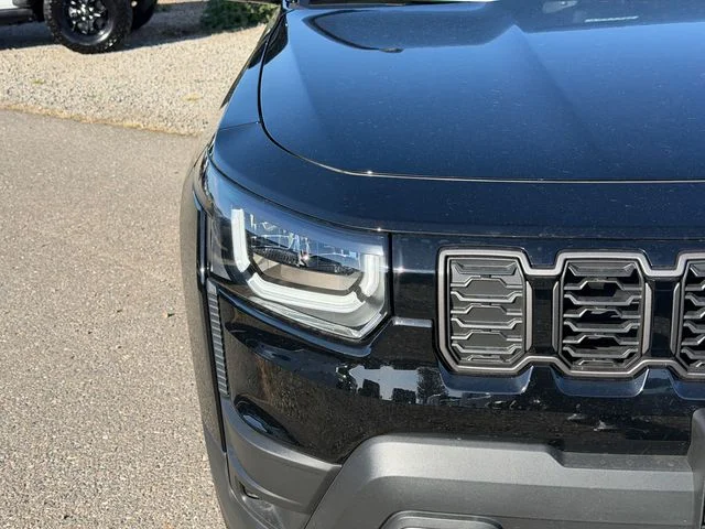 New 2026 Diamond Black Crystal Pearlcoat Jeep Limited image 5
