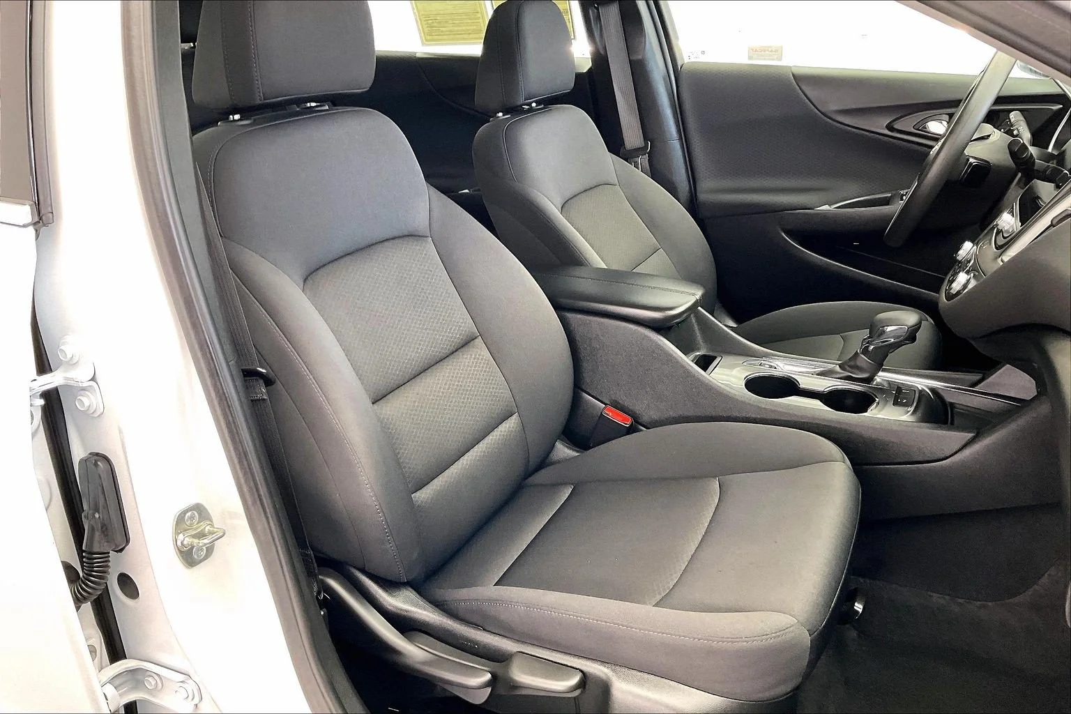 Used 2025 Summit White Chevrolet LT image 6