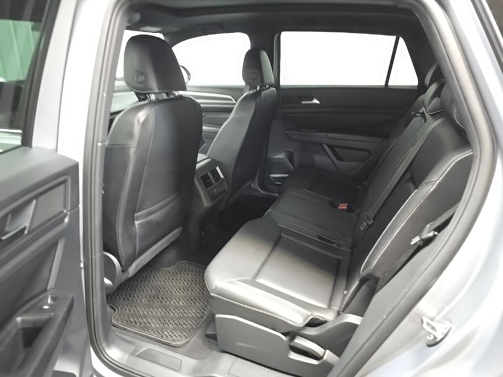 Used 2020 Silver Metallic Volkswagen 3.6L V6 SEL image 28