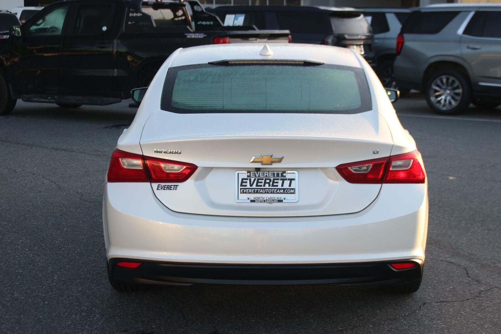 Used 2017 IRIDESCENT PEARL TRICOAT Chevrolet LT image 6