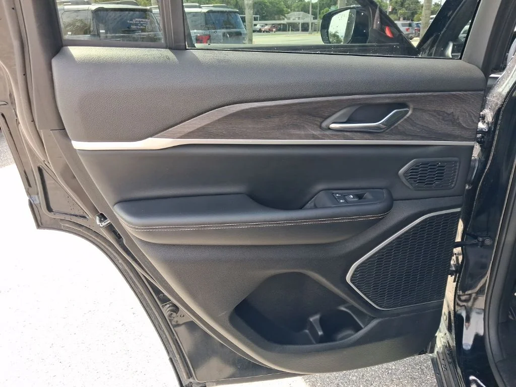 Used 2024 Black Jeep 4xe image 26