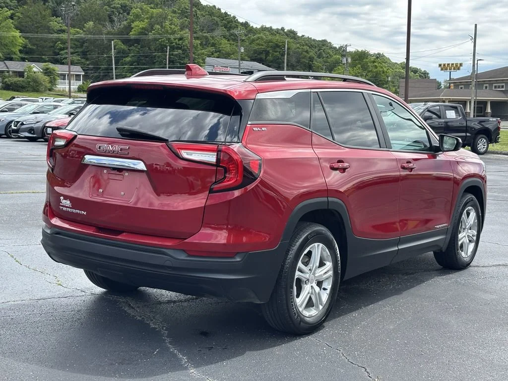 Used 2024 Volcanic Red Tintcoat GMC SLE image 9