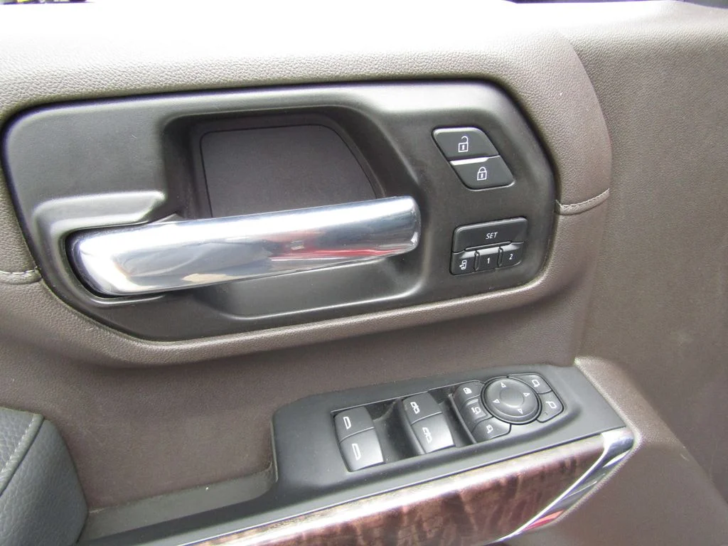 Used 2023 Red GMC Denali image 31