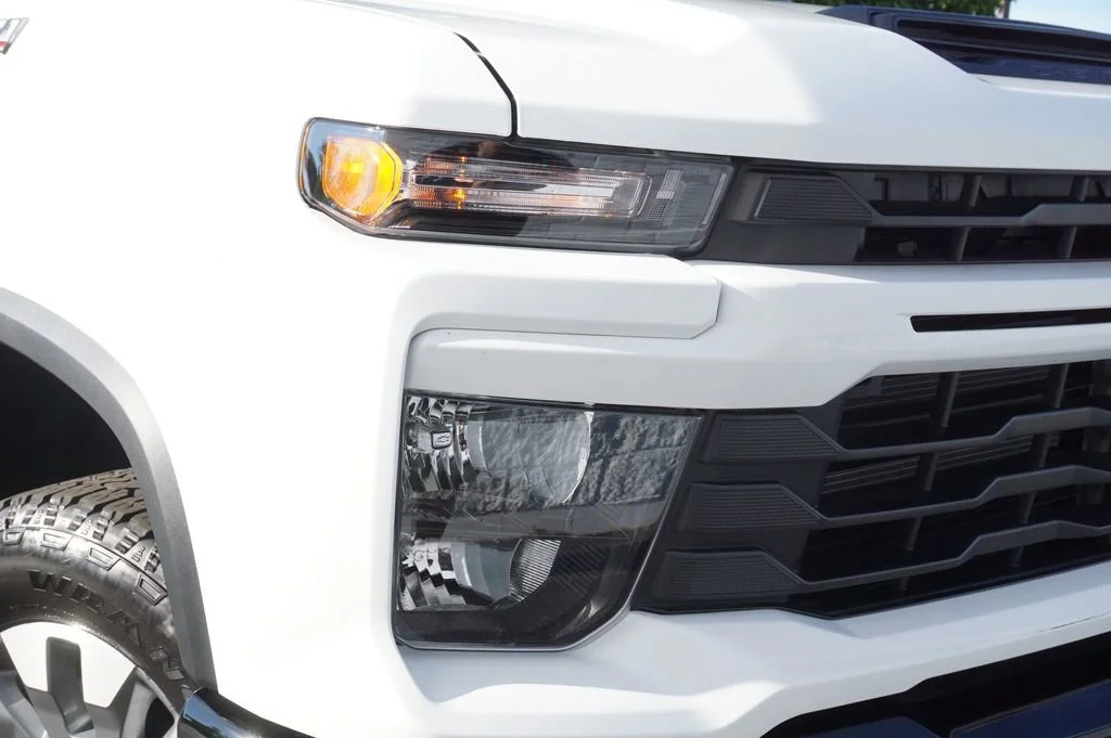 New 2026 Summit White Chevrolet Custom image 28