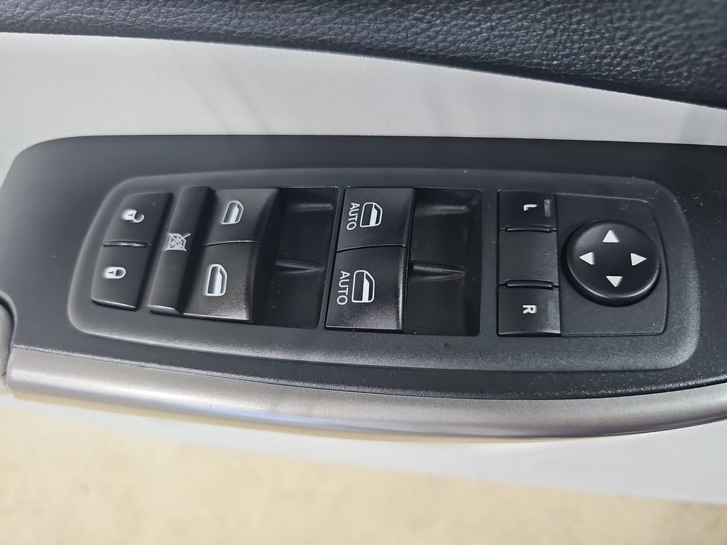 Used 2020 White Jeep Limited 4x4 image 34