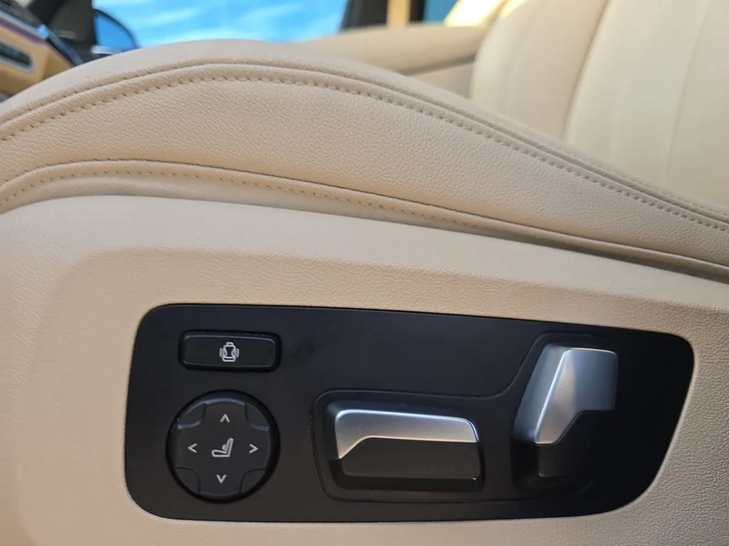Used 2020 White BMW xDrive40i image 30