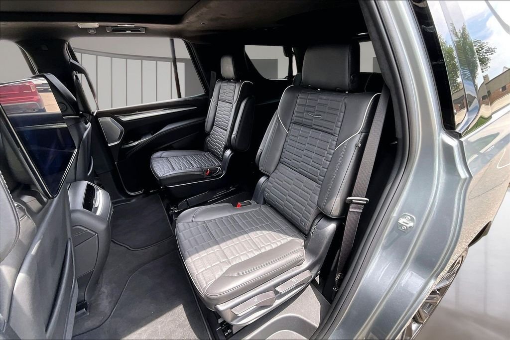 Certified Used 2025 Silver Cadillac V-Series image 28