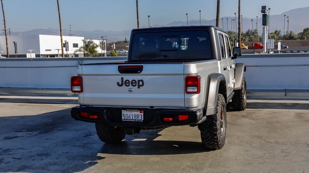Used 2022 Silver Jeep Rubicon image 9