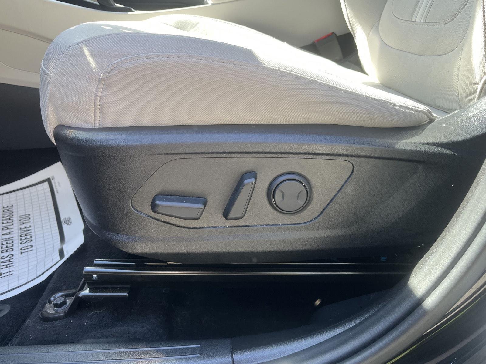 Used 2025 Phantom Black Hyundai SEL image 20