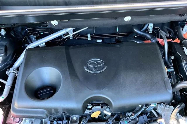 Certified Used 2024 MAGNETIC GRAY MET. Toyota  image 32
