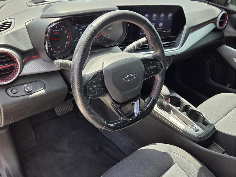 Used 2024 Sterling Gray Metallic CHEVROLET FWD 4DR 1RS image 11