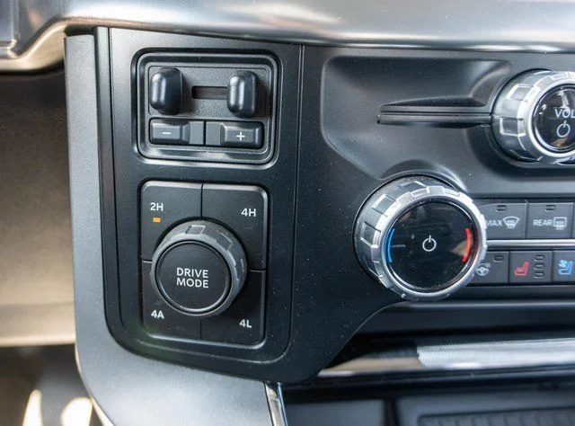 Used 2023  Ford Lariat image 26