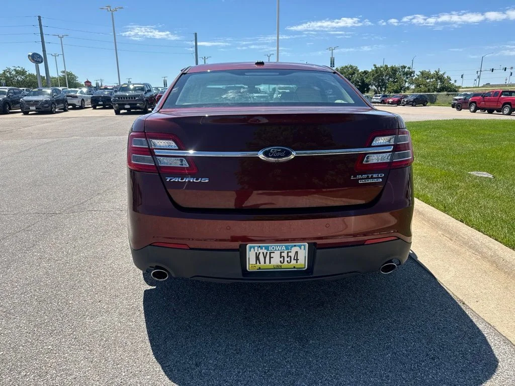 Used 2015  Ford Limited image 5