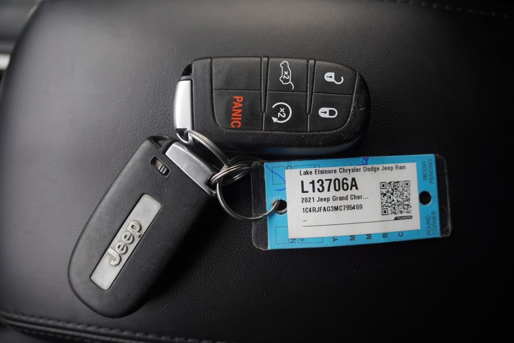 Used 2021 Gray Jeep Laredo X image 8
